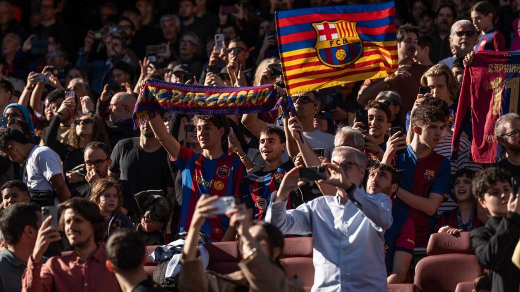 Entrenament primer equip del Barça al Camp Nou