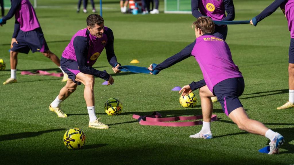 Entrenamiento primer equipo del Barça en el Camp Nou