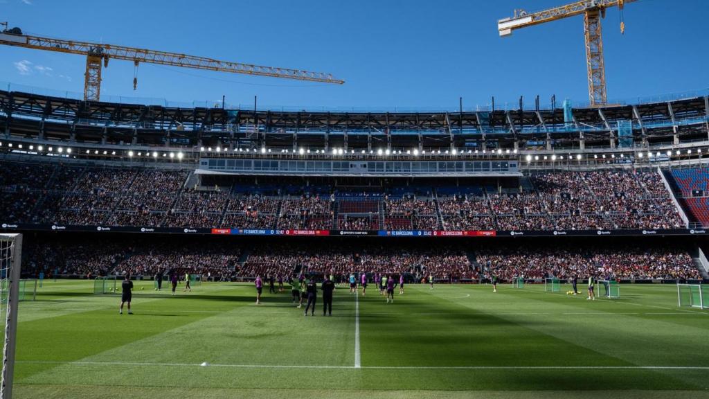 Entrenament primer equip del Barça al Camp Nou