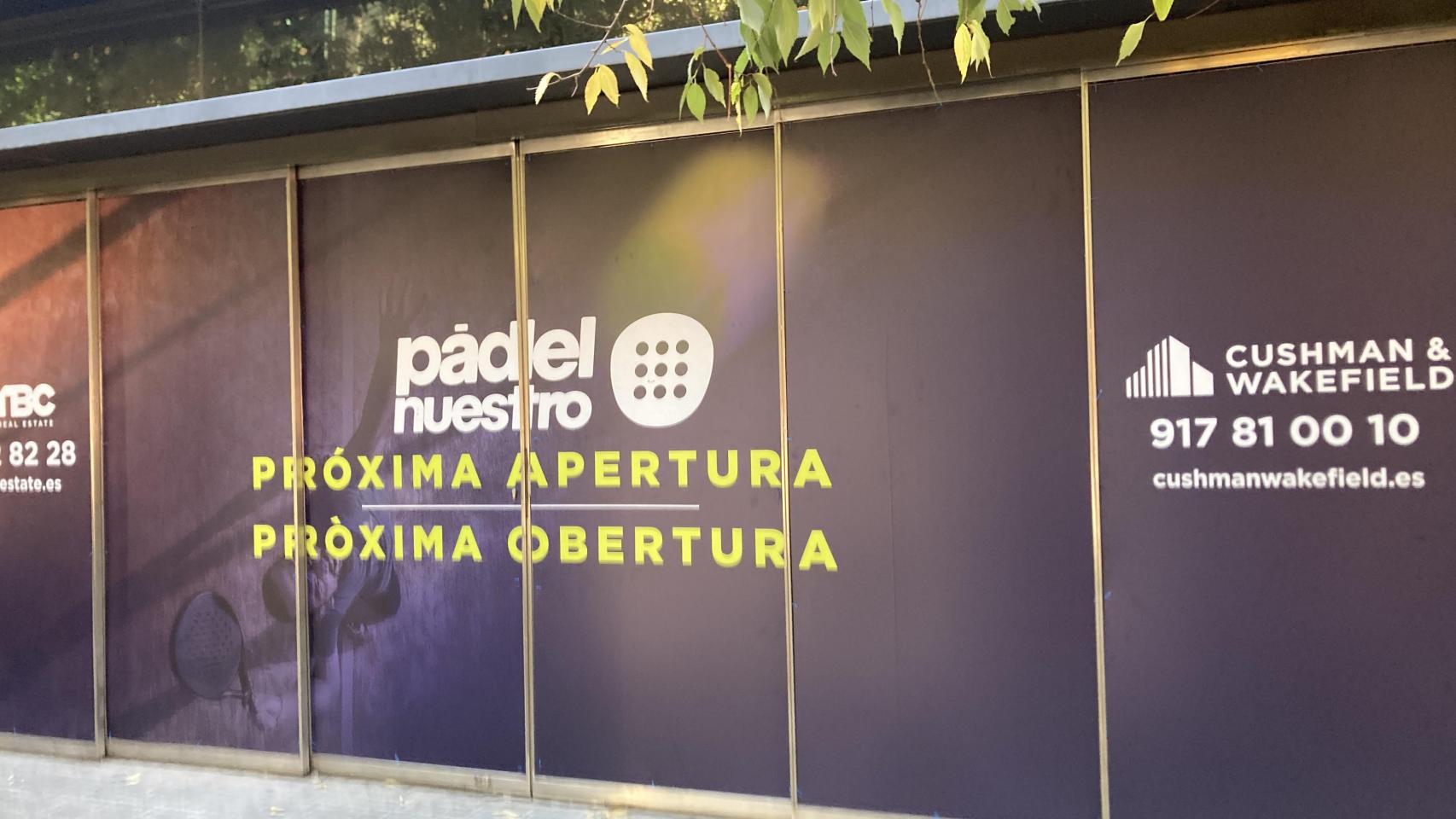 Local ocupado hasta la fecha por Tesla y que albergará el primer establecimiento Pádel Nuestro de Barcelona / EP