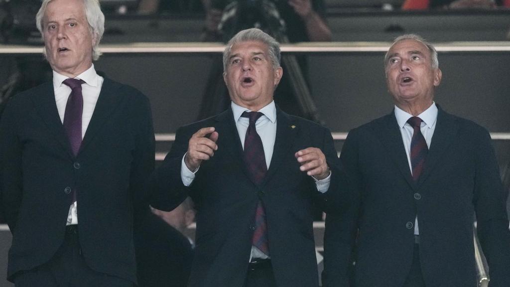 Josep Cubells, Joan Laporta y Rafa Yuste asisten a la derrota del Barça de basket en el clásico de Euroliga contra el Real Madrid