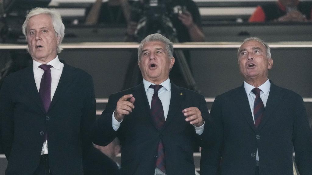 Josep Cubells, Joan Laporta i Rafa Yuste assisteixen a la derrota del Barça de bàsquet en el clàssic d’Eurolliga contra el Reial Madrid