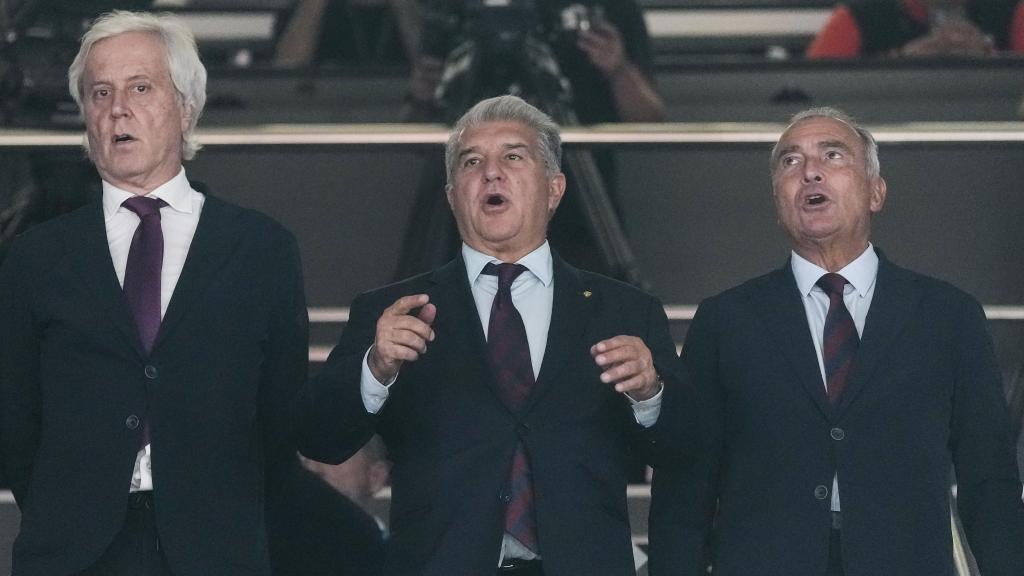 Josep Cubells, Joan Laporta i Rafa Yuste assisteixen a la derrota del Barça de bàsquet en el clàssic d'Eurolliga contra el Reial Madrid