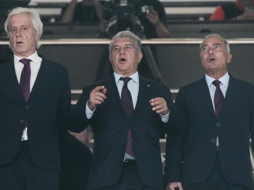 Josep Cubells, Joan Laporta y Rafa Yuste asisten a la derrota del Barça de basket en el clásico de Euroliga contra el Real Madrid