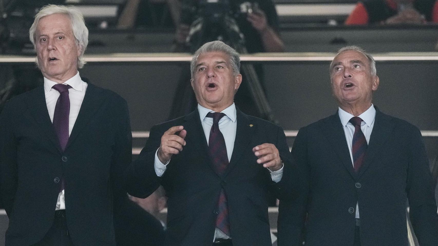 Josep Cubells, Joan Laporta y Rafa Yuste asisten a la derrota del Barça de basket en el clásico de Euroliga contra el Real Madrid