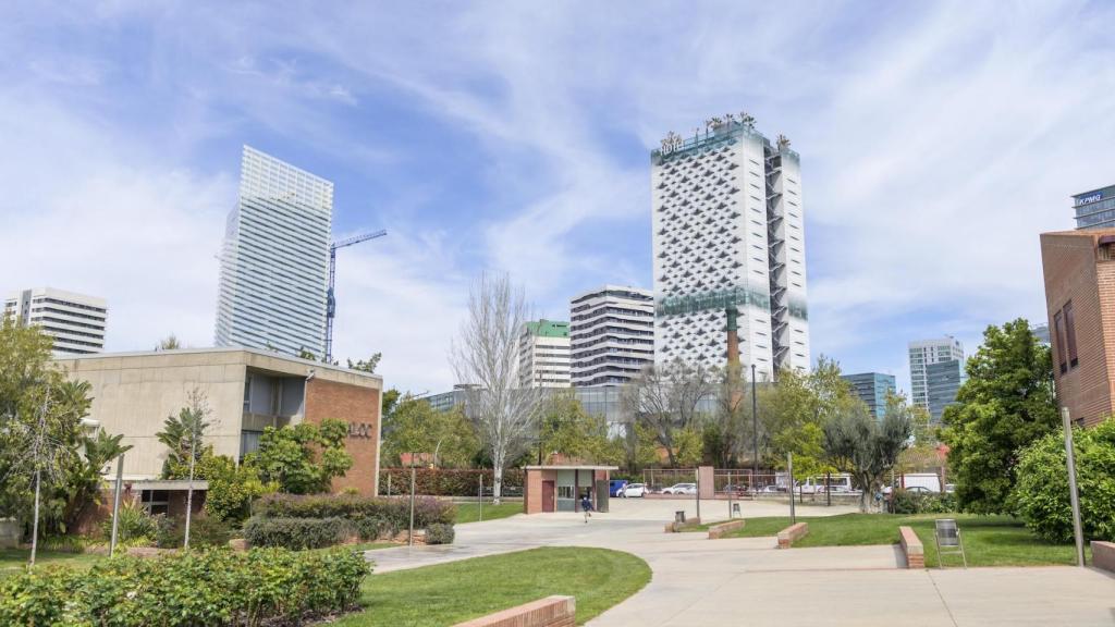 Entrada a las escuelas Xaloc y Pineda de l'Hospitalet