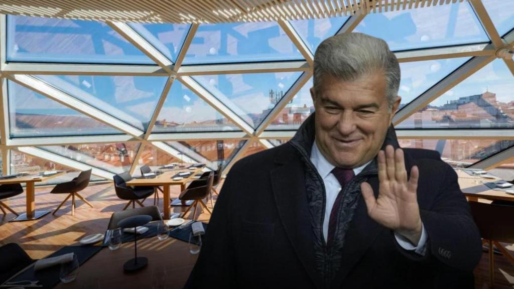 Joan Laporta con el restaurante Silabario de fondo