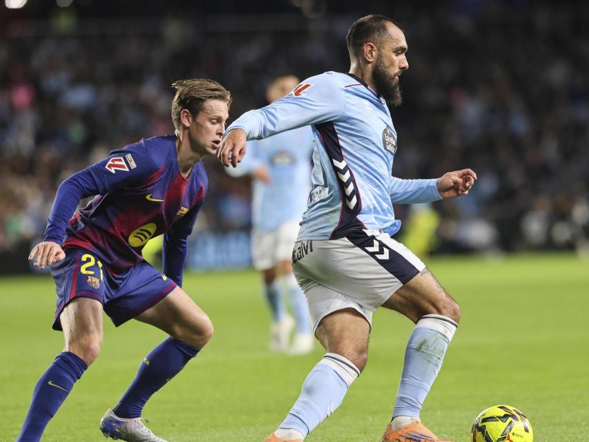 Frenkie de Jong, encarregat de defensar Borja Iglesias durant el Celta-Barça