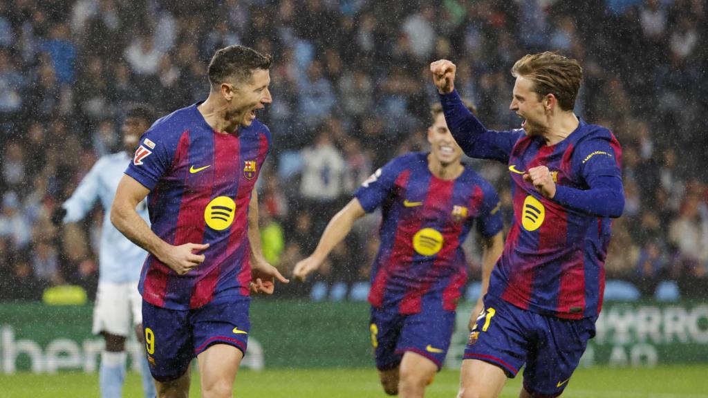 Robert Lewandowski celebra su gol ante el Celta