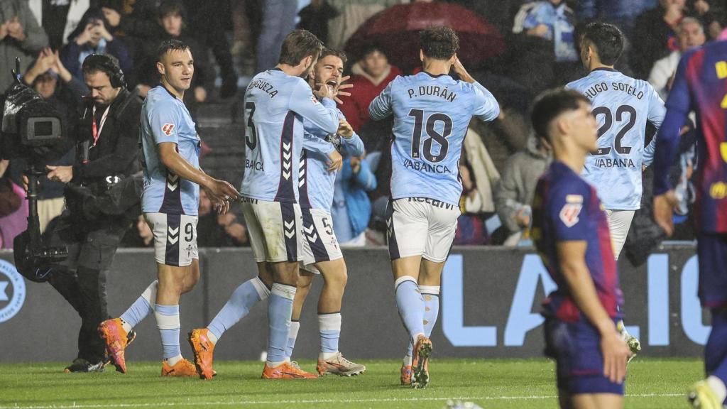 El Celta celebra el gol de Carreira ante el Barça