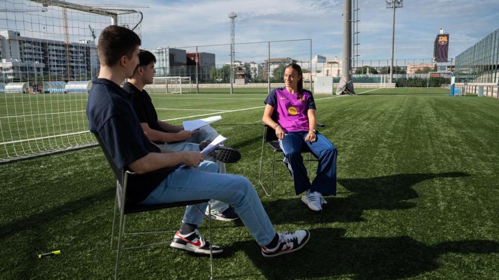 Clara Serrajordi, en una entrevista amb Artur López i Oriol Solé, periodistes de Culemanía