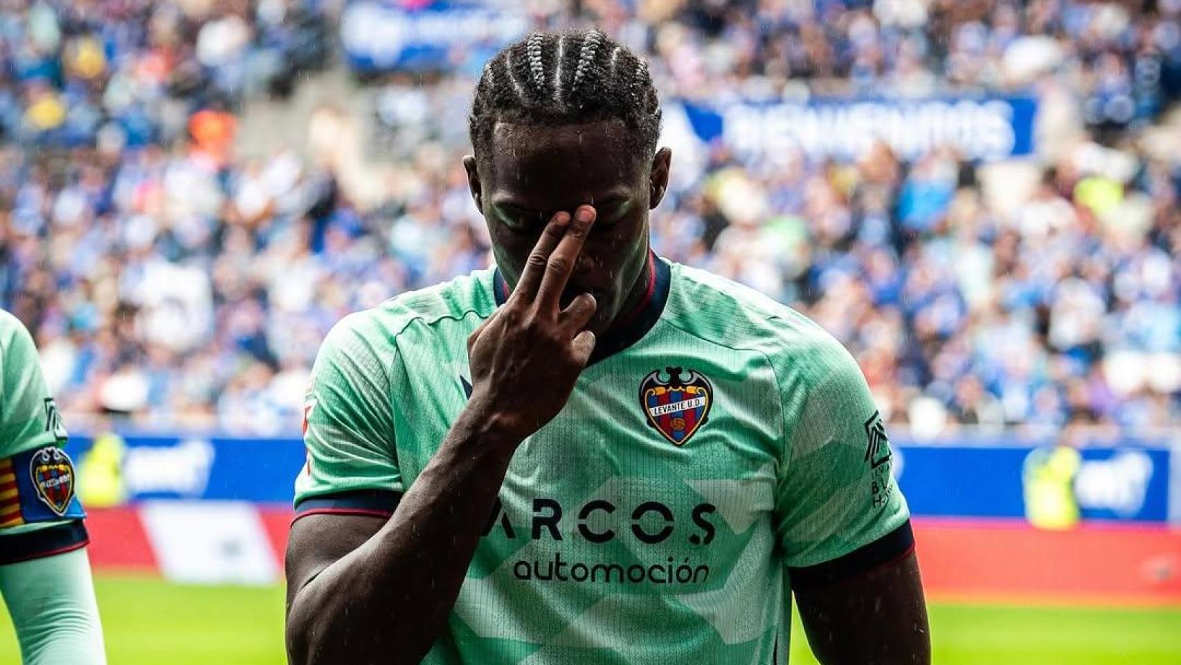 Etta Eyong celebra un gol con el Levante