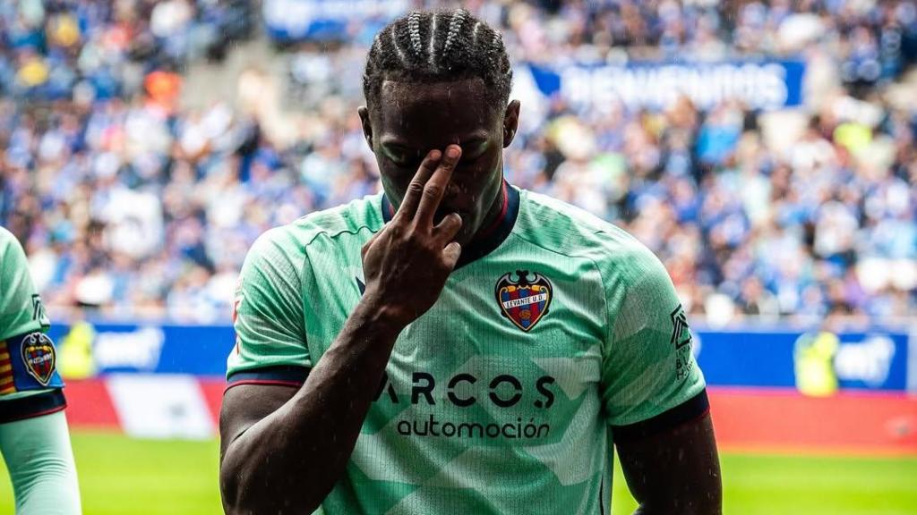 Etta Eyong celebra un gol con el Levante