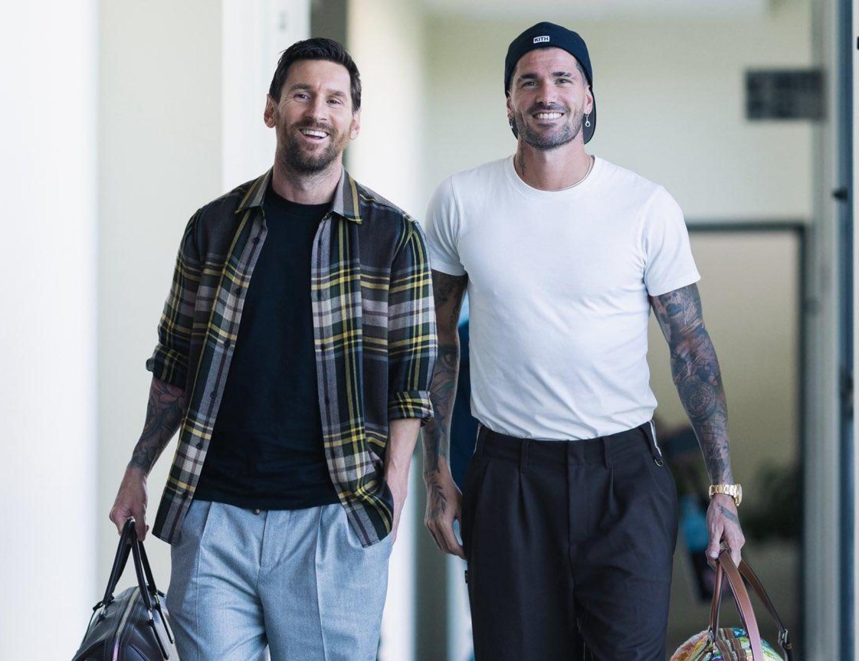 Leo Messi aterriza junto a Rodrigo de Paul en Alicante, después de visitar el Camp Nou