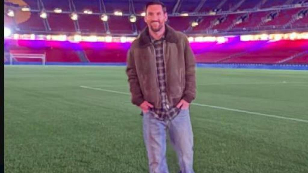Leo Messi posa en el Camp Nou