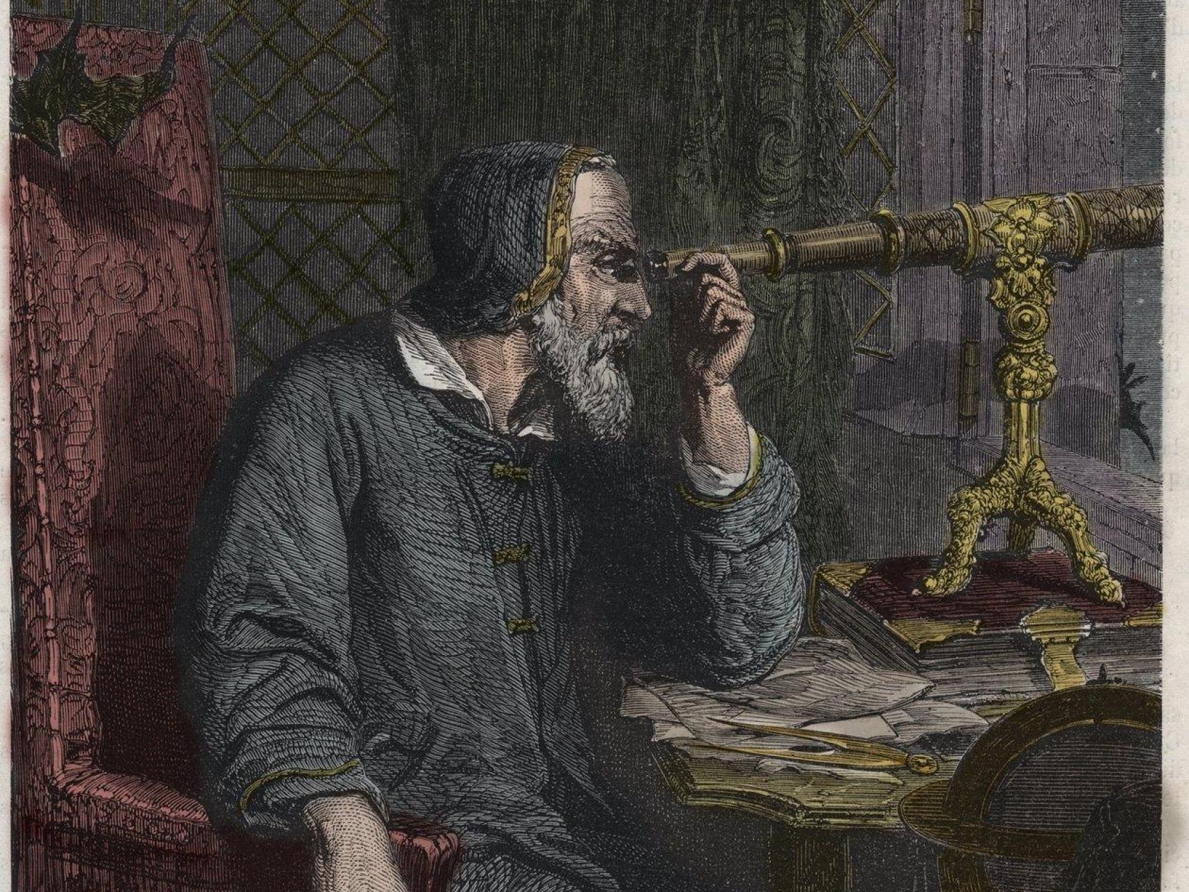 Galileo Galilei mira por un telescopio