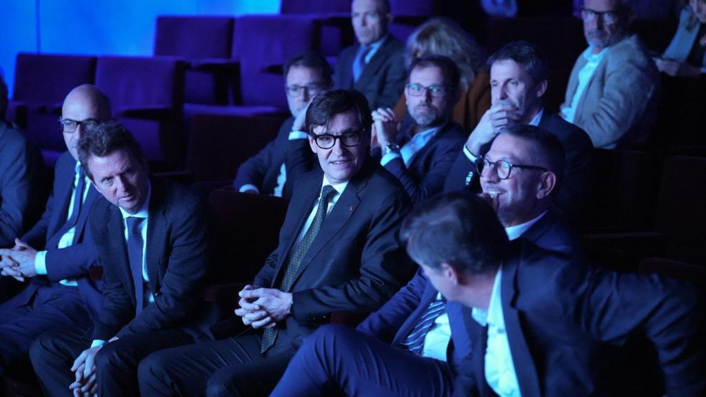 El 'president' Salvador Illa y el 'conseller' Miquel Sàmper en la presentación de la estrategia 'Cataluña IA 2030'