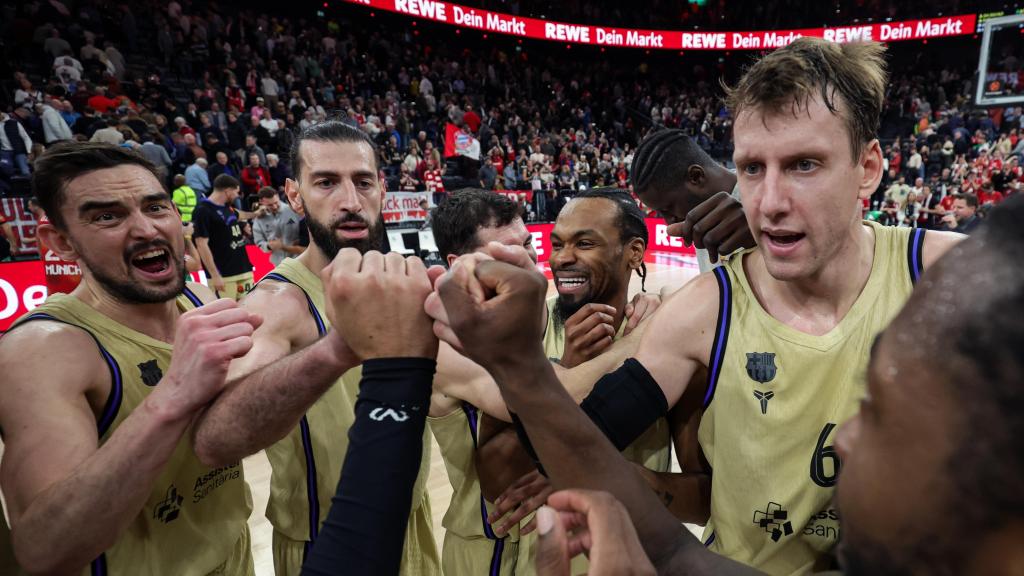 Los jugadores del Barça de basket celebran la victoria en la Euroliga contra el Bayern de Múnich