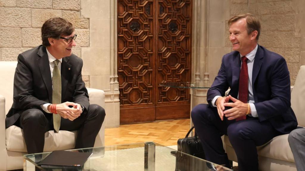El 'president' Salvador Illa, con el consejero delegado de MasOrange en una reunión en el Palau de la Generalitat