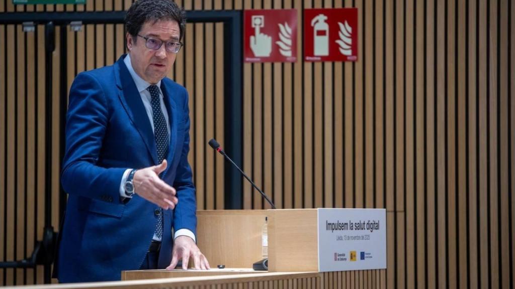 El ministre de Transformació Digital i de la Funció Pública, Óscar López, durant la seva intervenció a l'Hospital Universitari Arnau de Vilanova