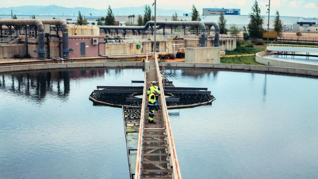 Una planta de saneamiento del agua