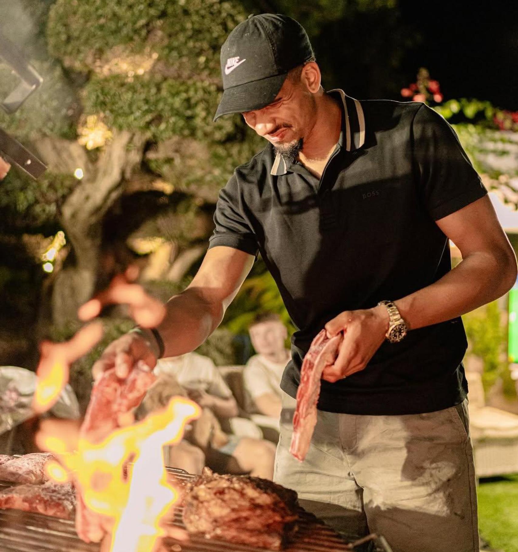 Ronald Araujo organiza un asado con la plantilla del Barça en la antigua casa de Iniesta
