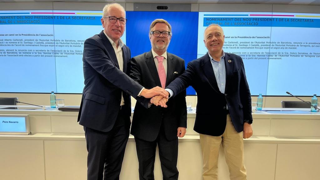 D'esq. a dreta, José Alberto Carbonell (Port de Barcelona), Santiago Castellà (Port de Tarragona) i Pere Navarro (CZFB) / EP