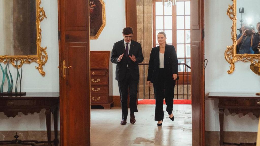 Salvador Illa y Marga Prohens, presidentes de Cataluña y de las Islas Baleares, en la visita del primero a Palma de Mallorca el 14 de noviembre de 2025