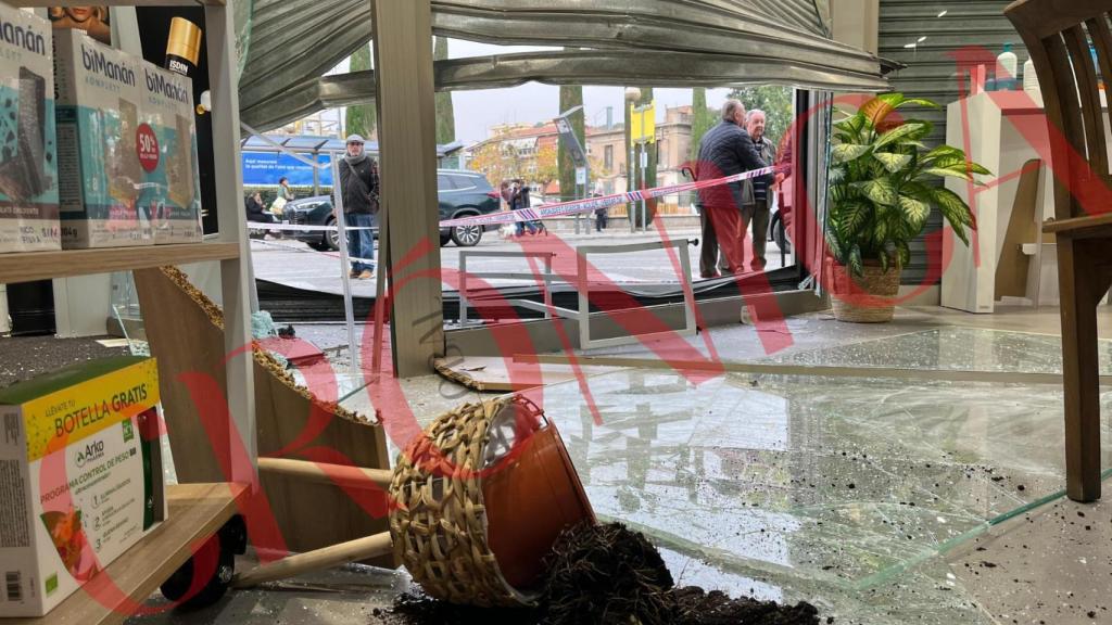 Imagen de la farmacia asaltada desde el interior