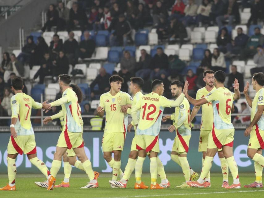 Els jugadors de la selecció espanyola celebren un gol davant Geòrgia