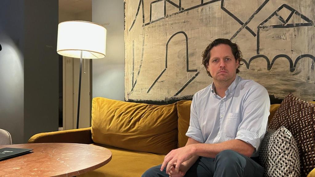 El periodista Vincent Bevins, en la entrevista con 'Letra Global', en el Hotel Regina