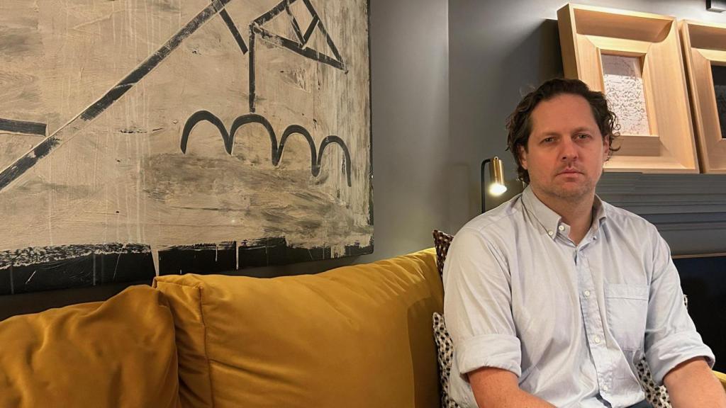 El periodista Vincent Bevins, a l'entrevista amb 'Letra Global', a l'Hotel Regina