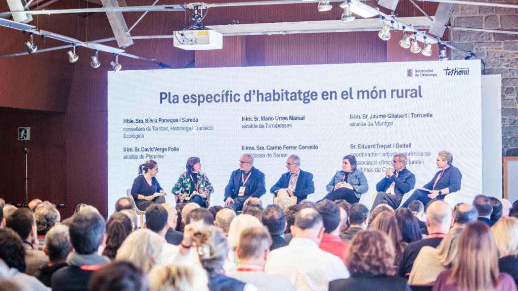 La mesa redonda de la 'consellera' Sílvia Paneque en la primera Trobada de Municipis Rurals del Govern