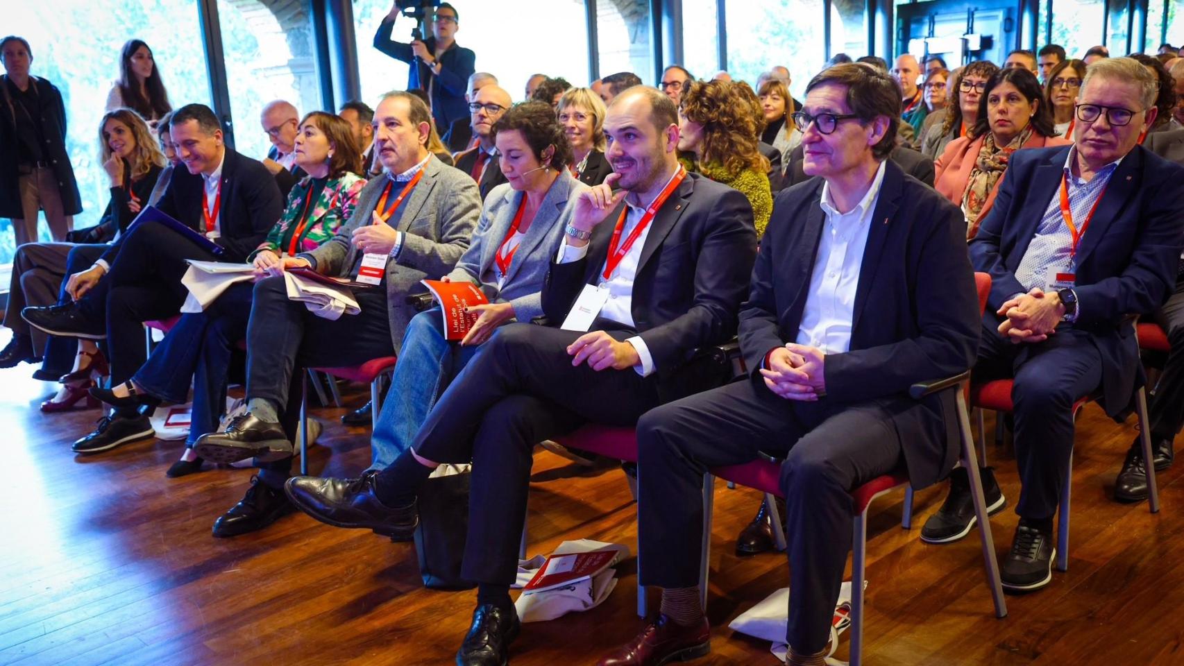 De derecha a izquierda: el 'president' Salvador Illa con los 'consellers' Albert Dalmau, Alícia Romero, Ramon Espadaler y Sílvia Paneque, en la Trobada de Municipis Rurals