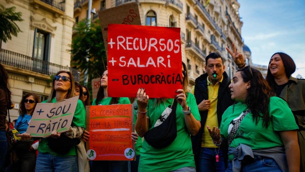 Más de 30.000 docentes gritan en la calle: No se puede confundir vocación con explotación