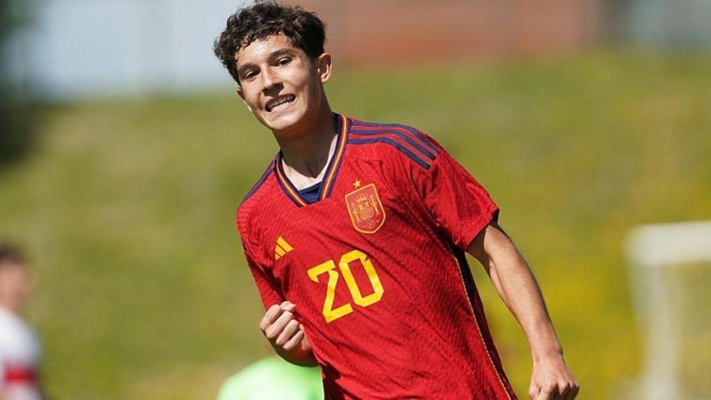 Gorka Buil, centrocampista del Juvenil B del Barça con la selección española sub-16