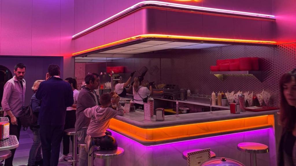 Interior de la sala de 'Perritos Calientes' de la calle Aribau