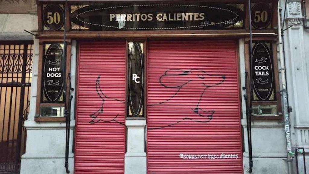 Entrada de 'Perritos Calientes' en la calle Aribau