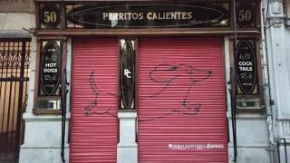Entrada de 'Perritos Calientes' en la calle Aribau