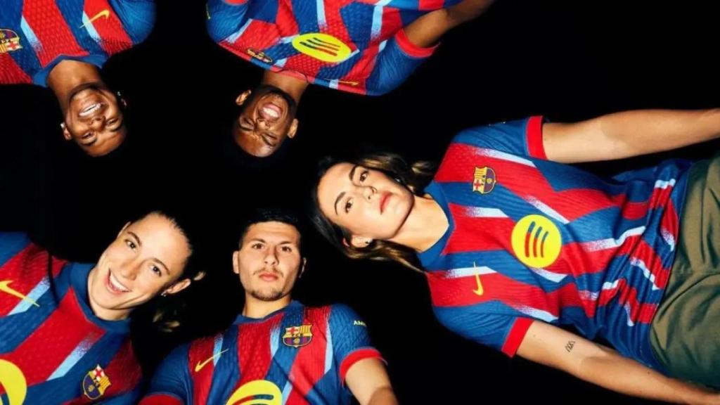 El Barça pone a la venta la cuarta camiseta, la más revolucionaria de Nike: guiño al pasado