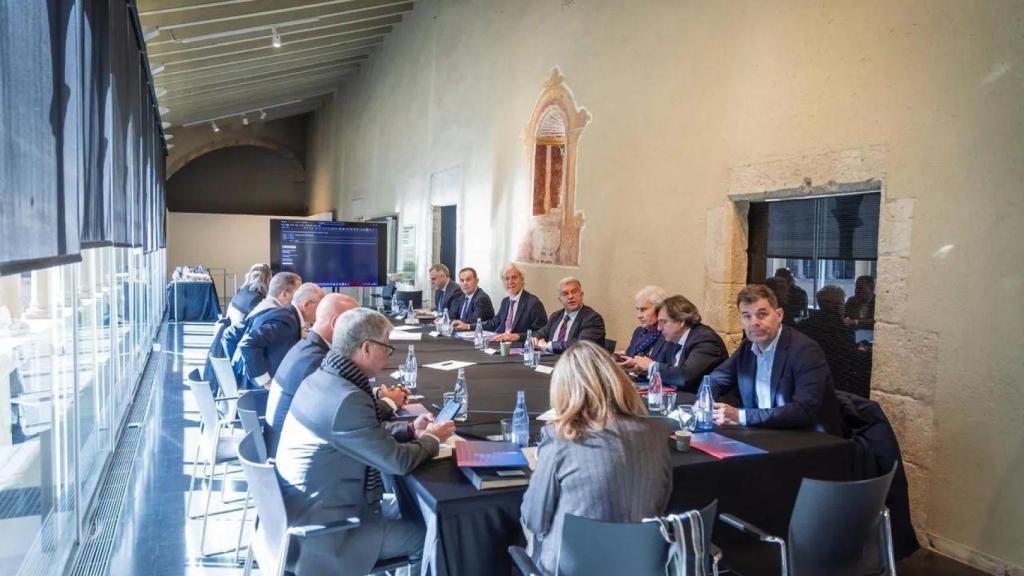 Els membres de la junta directiva del FC Barcelona al Monestir de Sant Cugat del Vallès
