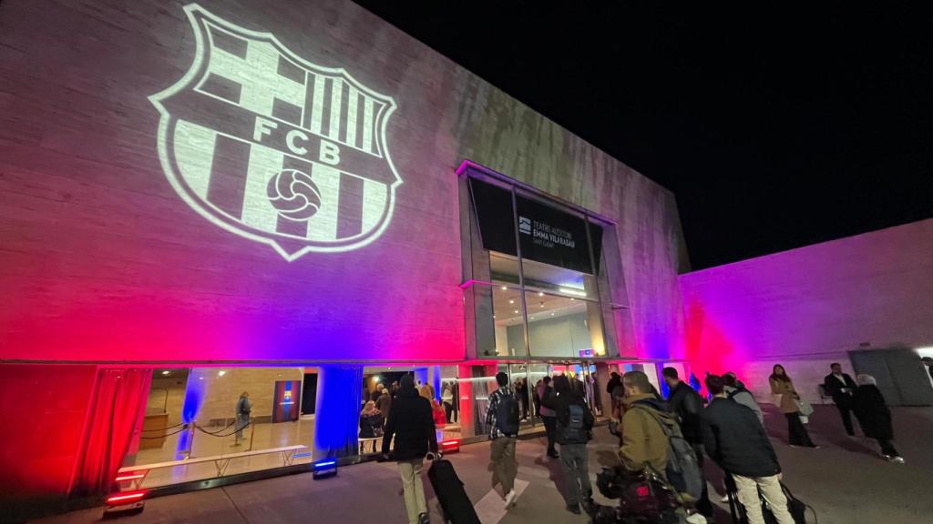 Entrada a l'Auditori de Sant Cugat durant l'acte del Barça