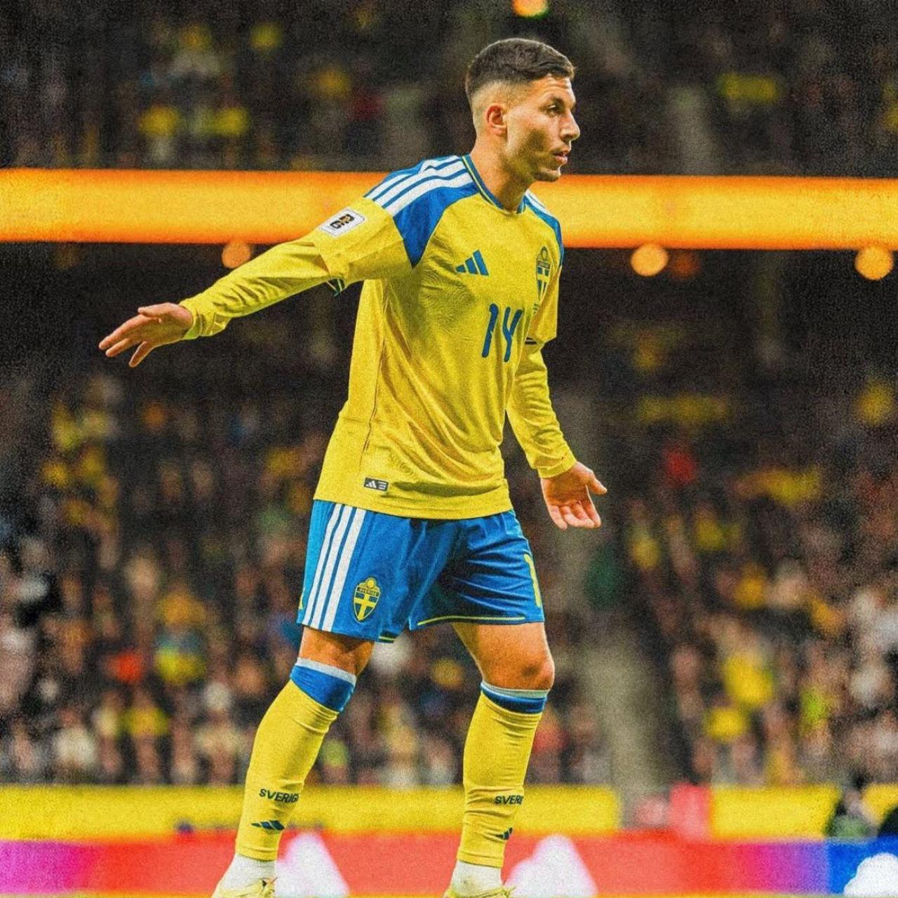 Roony Bardghji con la selección de Suecia en un partido contra Eslovenia