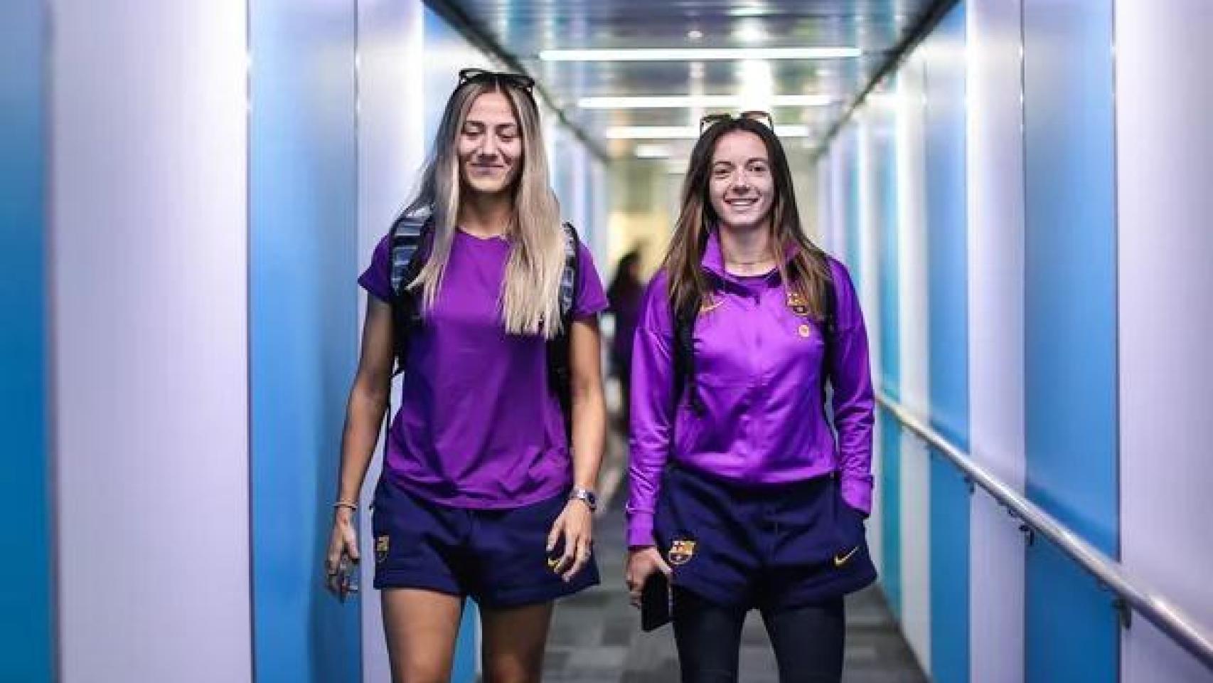 Laia Aleixandrí y Aitana Bonmatí se suben a un avión