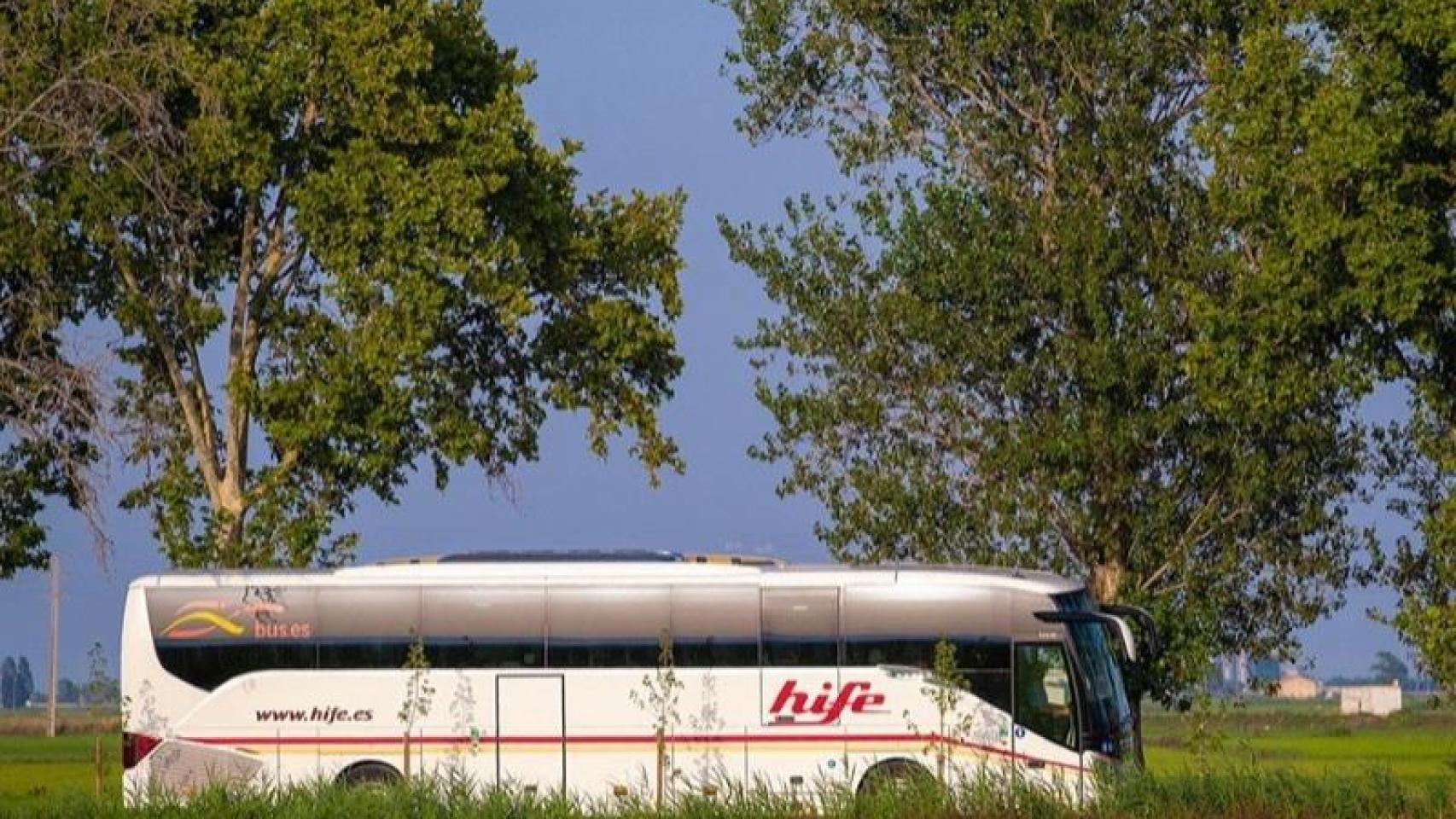 Un bus de Hife, actual operador del bus de Calafell