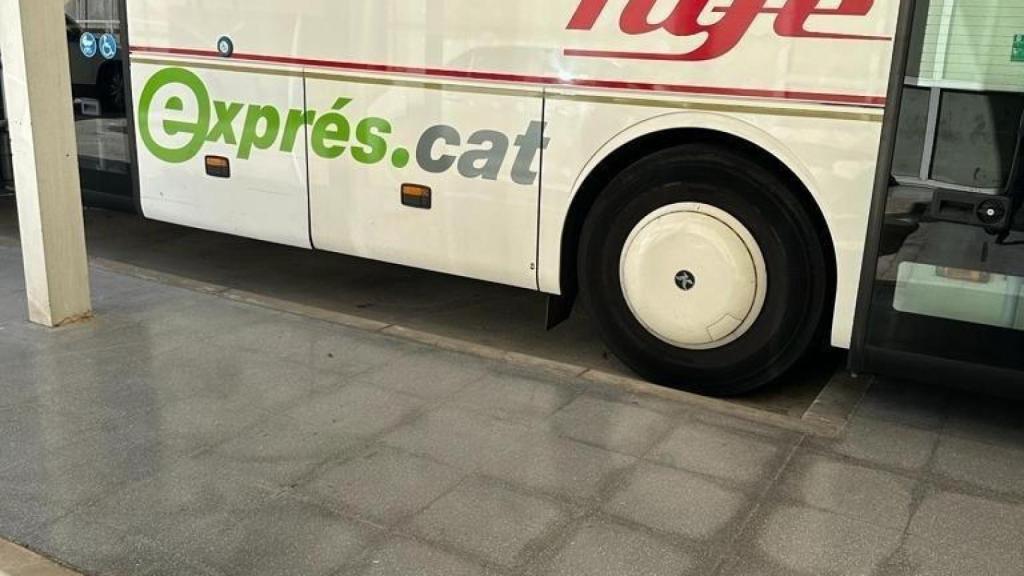 Un bus de Hife de la ruta Tortosa-Alcanar (Tarragona)