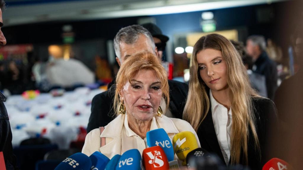 La baronesa Thyssen habla ante los medios en el Cine Comedia de Barcelona