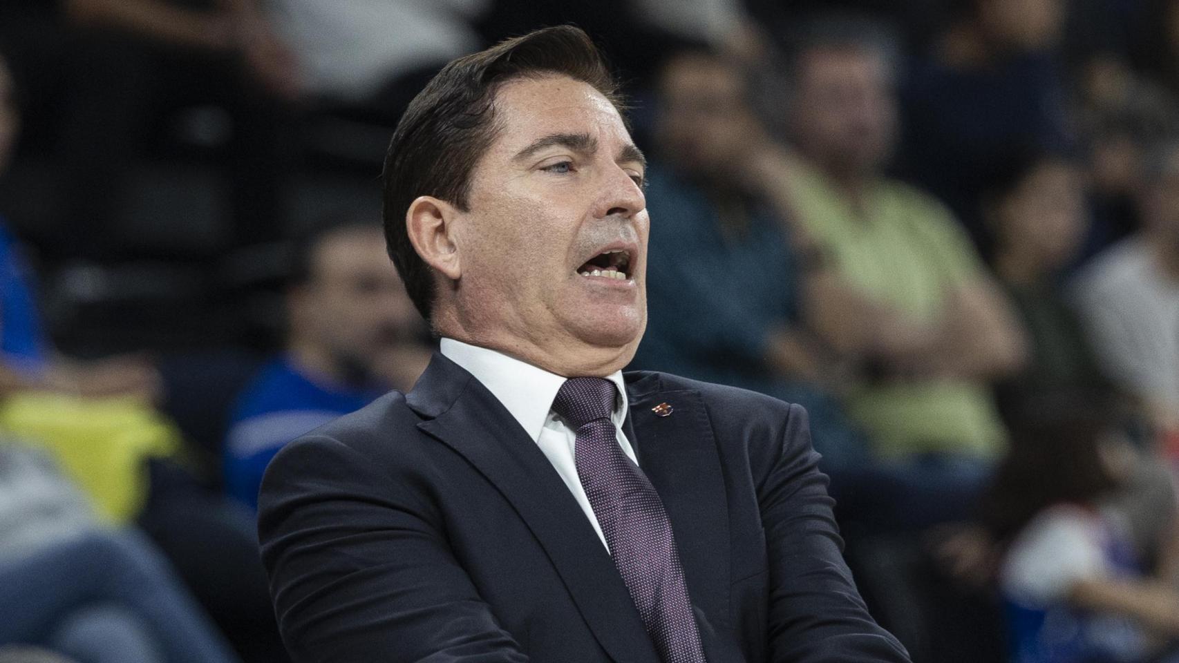 Xavi Pascual reacciona durante su reestreno en el banquillo del Barça de basket