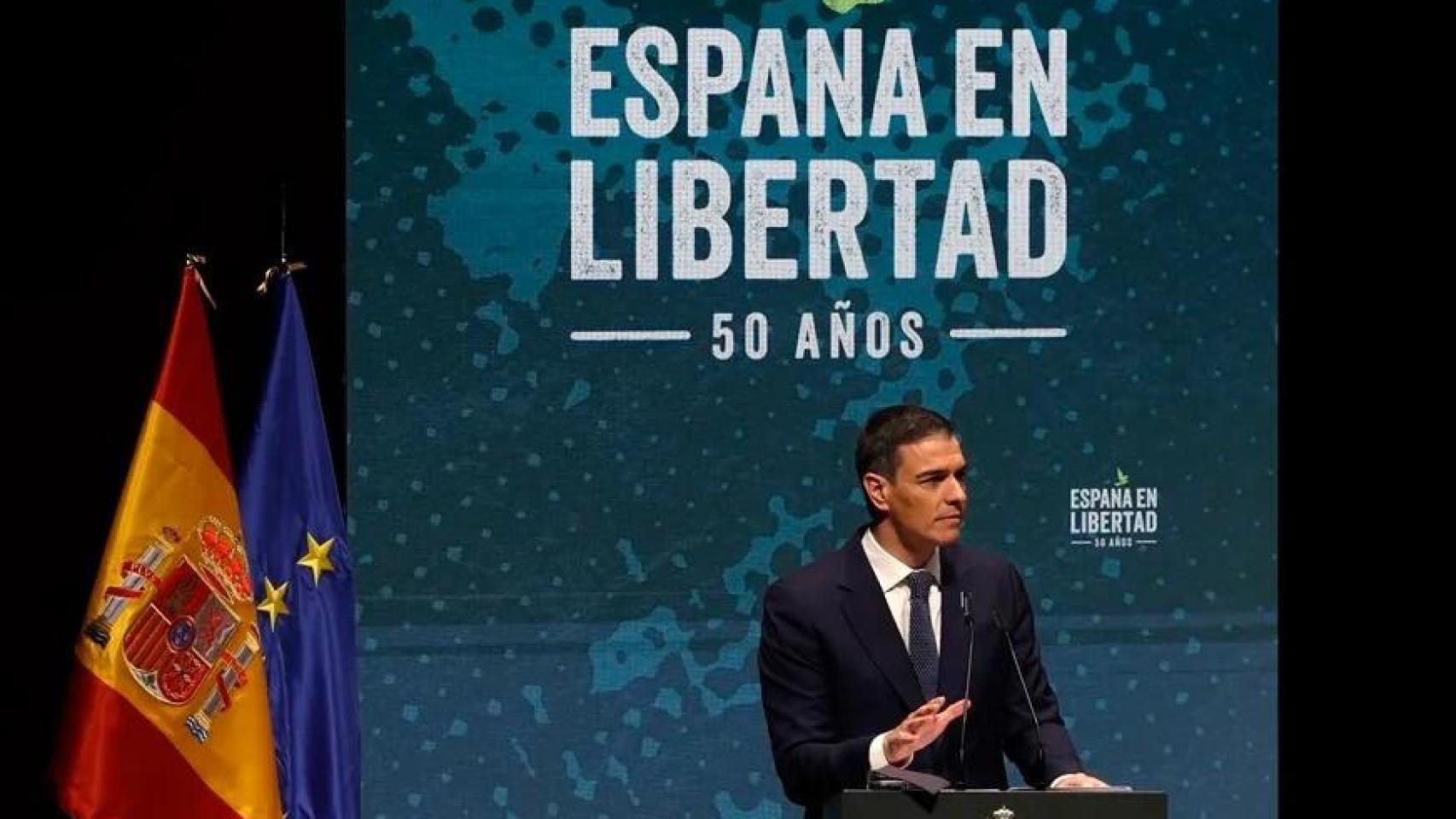 El presidente del Gobierno, Pedro Sánchez,  defendiendo la iniciativa '50 años de libertad'