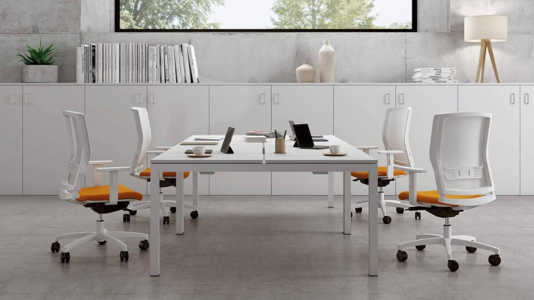 Zona de trabajo con mobiliario de OfficeDeco